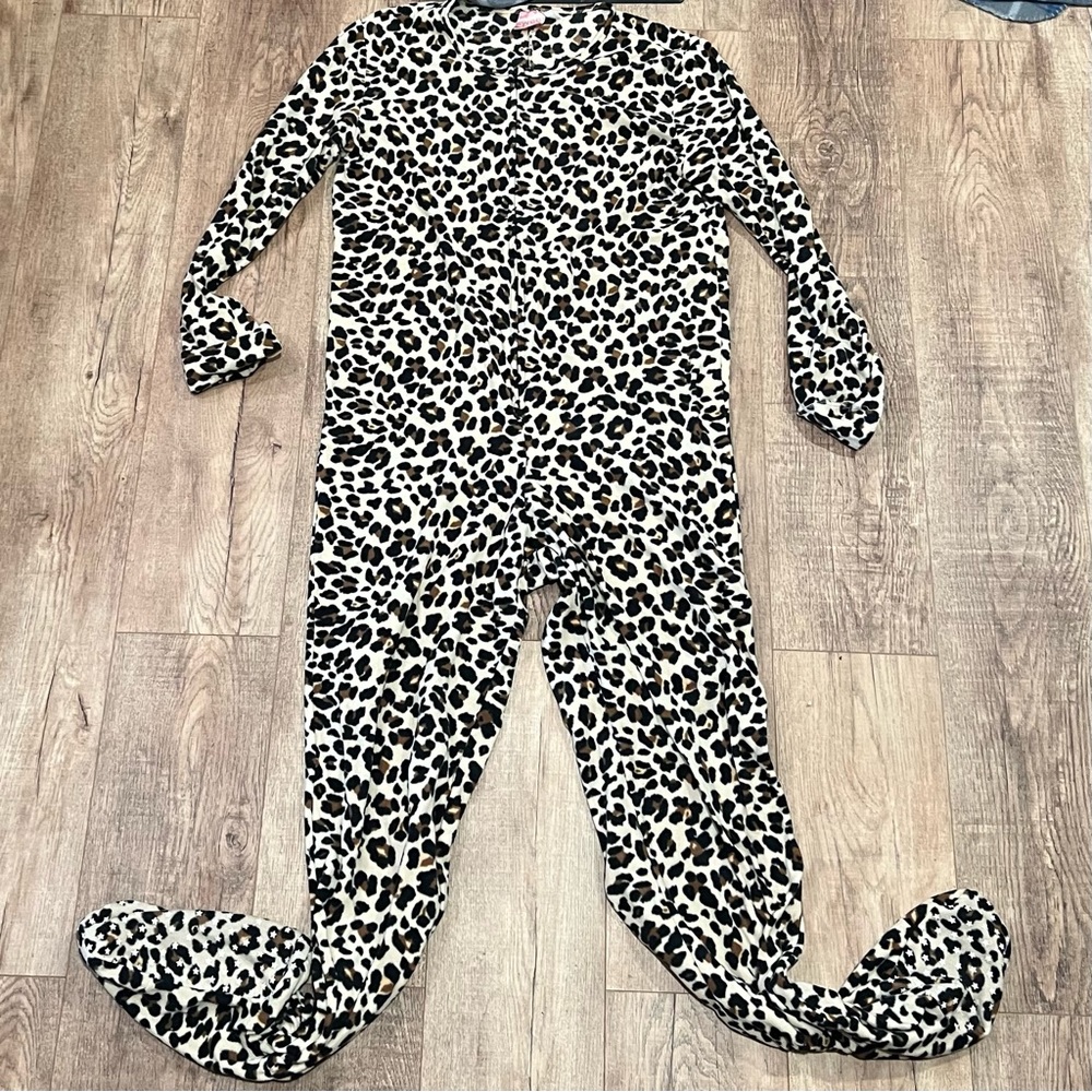 🌸3/$30🌸 SWEET TART | animal/leopard print/spot fleece onsie footed pajamas/pjs